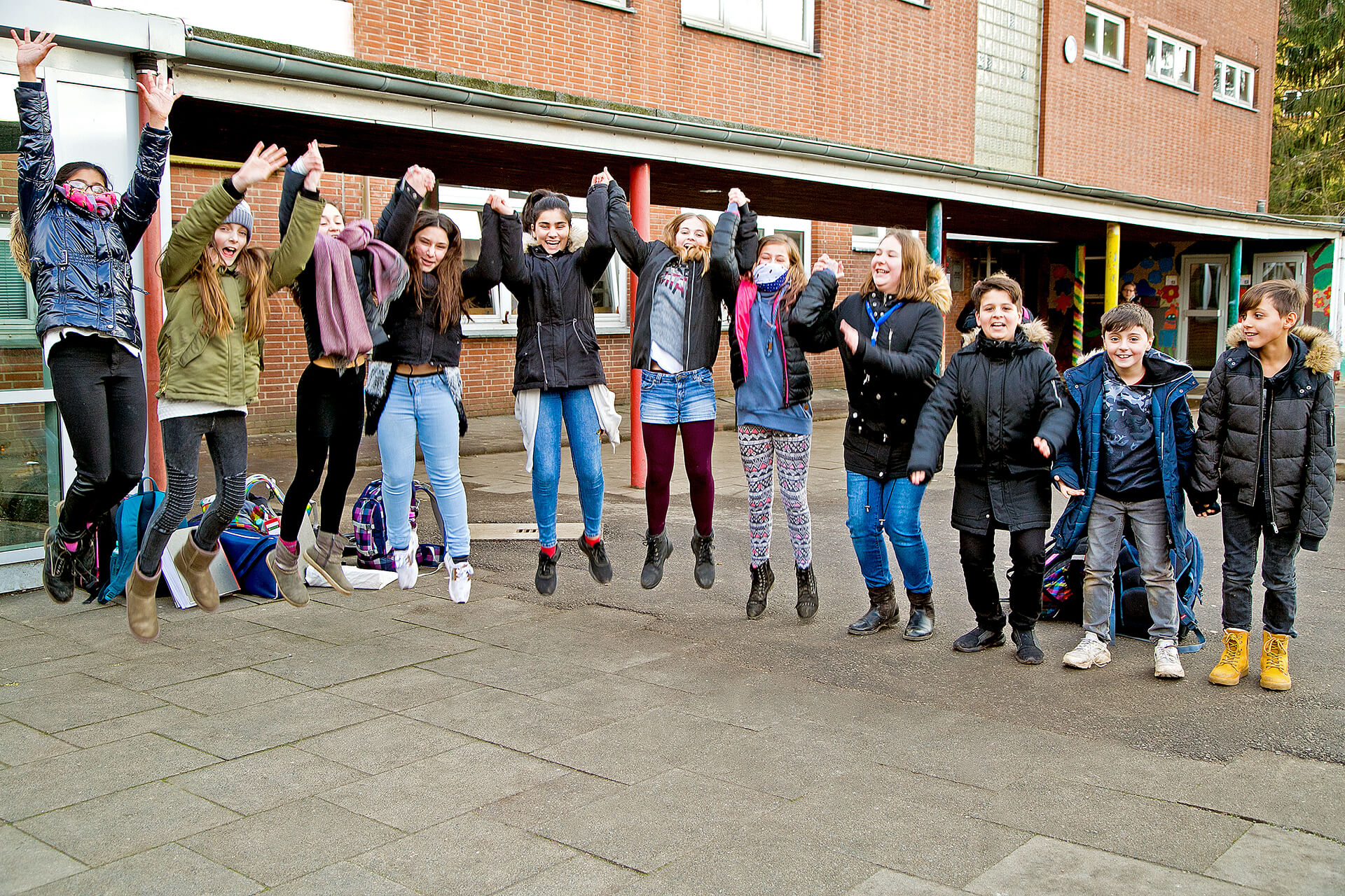 Für alle eingebundenen Bilder sind aussagekräftige Alternativtexte und Bildtitel erforderlich Für alle eingebundenen Bilder sind aussagekräftige Alternativtexte und Bildtitel erforderlich